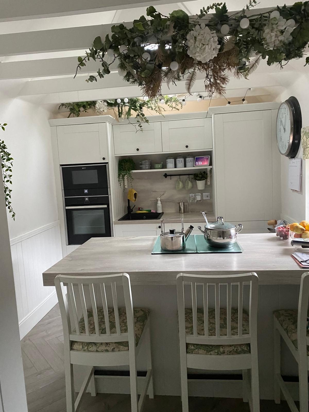 White shaker kitchen with island breakfast bar fitted by Peninsula Premier Construction